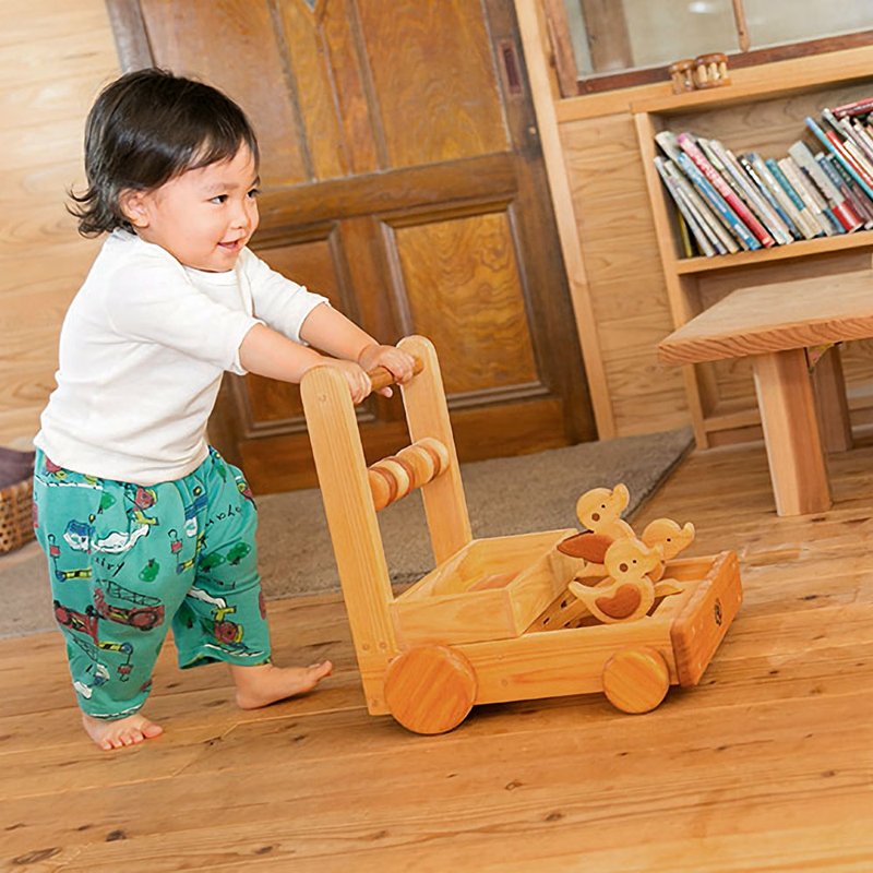 【ふるさと納税】 山のくじら舎 ピヨピヨておしぐるま カタカタ 手押し 車 おしゃれ 木製 木 国産 赤ちゃん 幼児 ベビー 知育玩具 玩具 おもちゃ 木のおもちゃ ひよこ かわいい ふるさとのうぜい 故郷納税 70000円 返礼品 高知県産 7万円の画像2